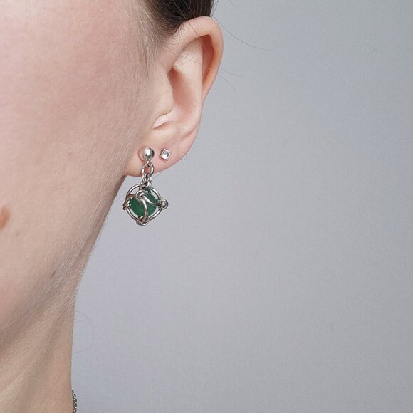 Vintage classic & elegant green aventurine caged pearl and silver earrings - Picture 3 of 7